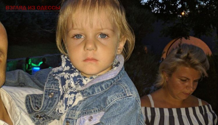 В Одессе нашли девочку, оставленную родственниками в парке