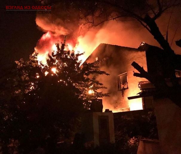 Под Одессой произошел масштабный пожар на складах