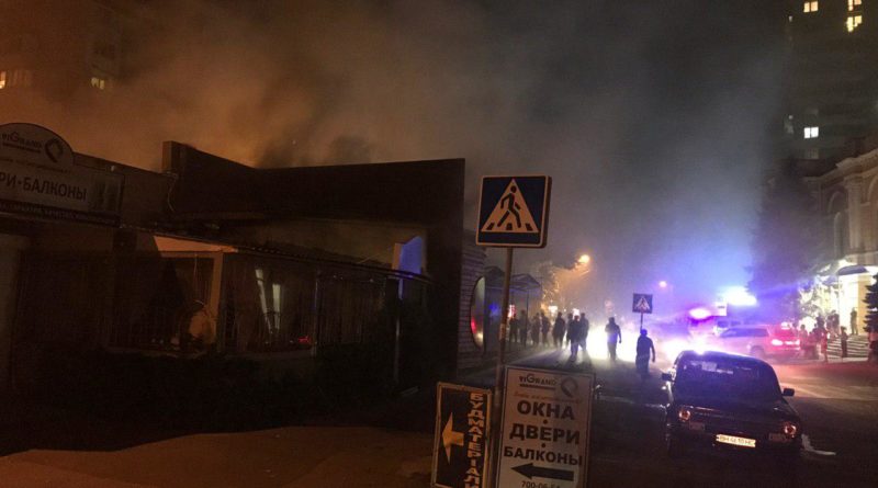 В Одессе сгорели бар-кальянная и соседние МАФы