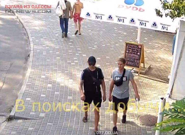 На камеры видеонаблюдения в Одессе попали похитители велосипедов