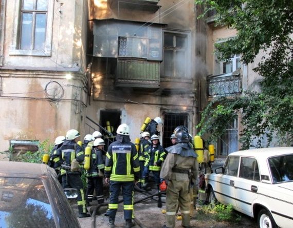 Из-за пожара в одесской квартире произвели эвакуацию свыше 10 человек