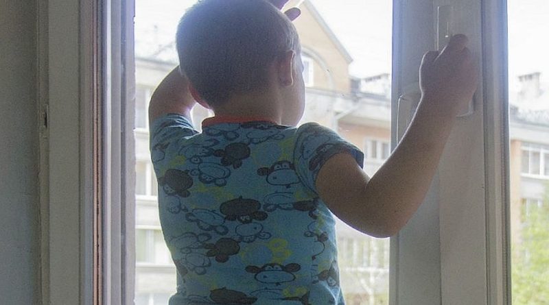 Одесситов просят помочь спасти ребенка, выпавшего из окна