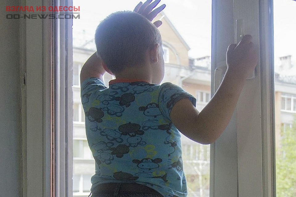 Одесситов просят помочь спасти ребенка, выпавшего из окна