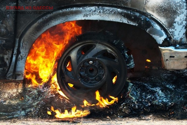В Одессе специально сожгли автомобиль в паркинге