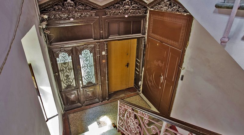 В Одессе первая старинная дверь отреставрирована