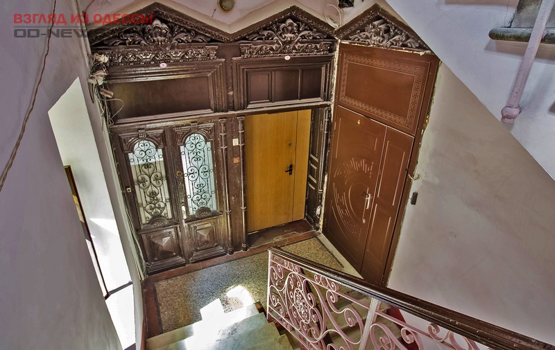 В Одессе первая старинная дверь отреставрирована