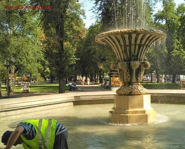 Одесским фонтанам сделали профилактическую чистку