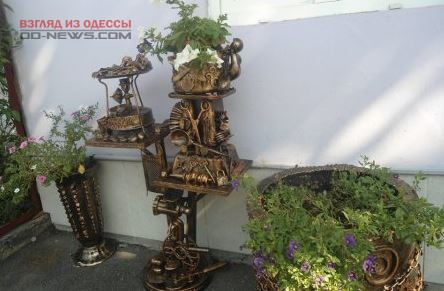 В Одессе появился необычный арт-дворик, созданный руками жителей