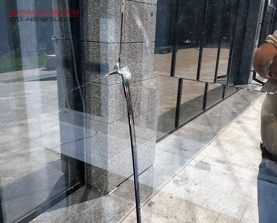 В Одессе вандалы повредили панорамный лифт