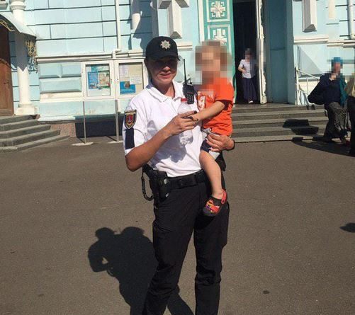 Одесские полицейские обнаружили малыша в крайне неожиданном месте