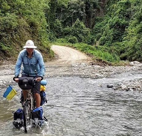 Одесский велопутешественник показал, как пересекал границу с Перу