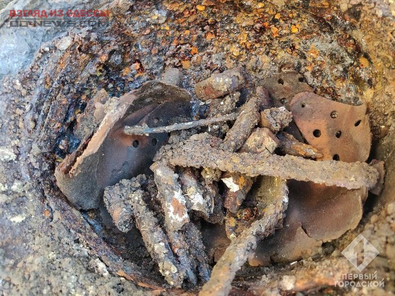 В Одессе в земле нашли человеческие останки и немецкую каску