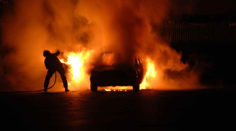 В Одессе на ходу горел автомобиль (видео)