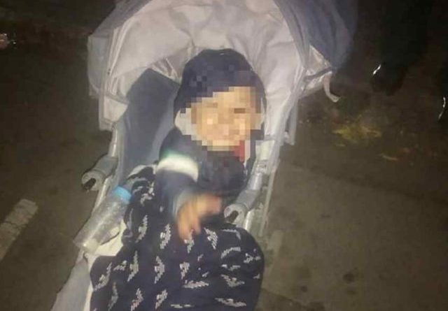 В Одессе мать бросила своего малыша посреди улицы