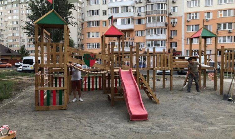 В Одессе стали появляться безбарьерные детские площадки