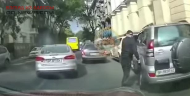 Преступники в Одессе никого не боятся и продолжают грабить машины