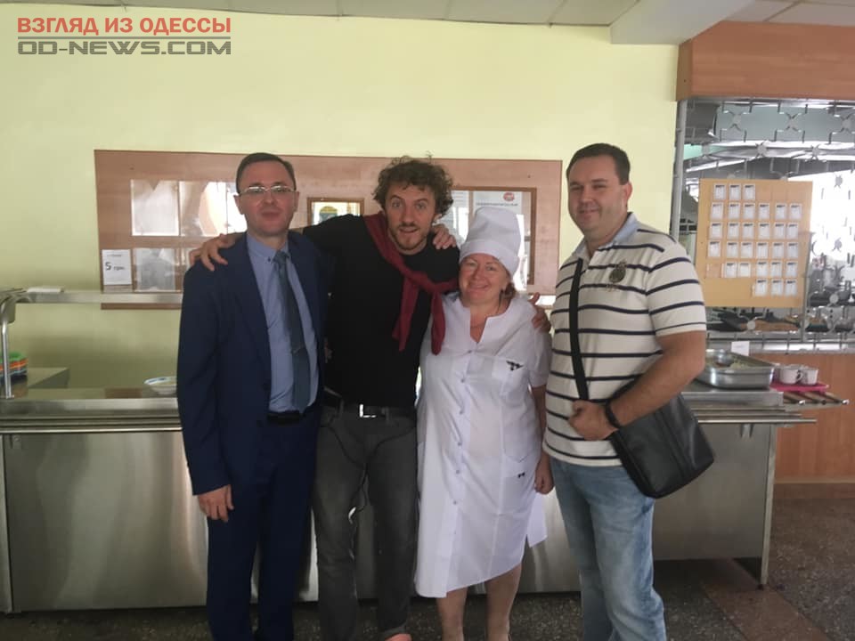Более десятка одесских школ перешли на питание известного шеф-повара страны