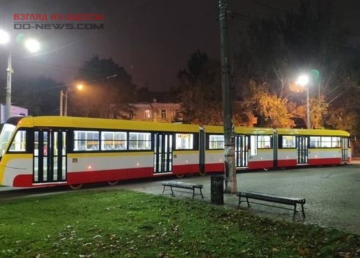 В Одессе стали испытывать в деле самый длинный трамвай "Одиссей-Макс"