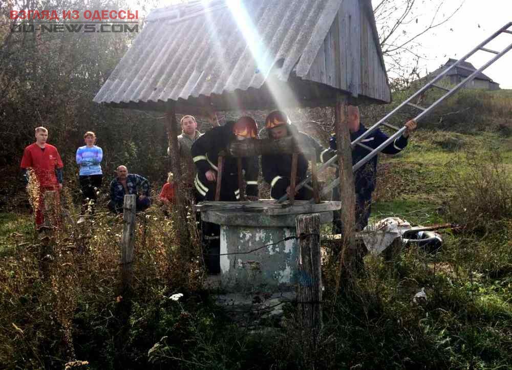 В Одесской области спасатели вытащили из колодца женщину