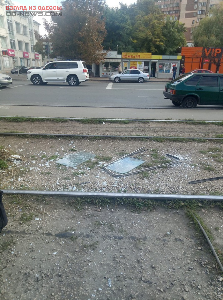 В Одессе во время утреннего рейса трамвай "потерял" окно