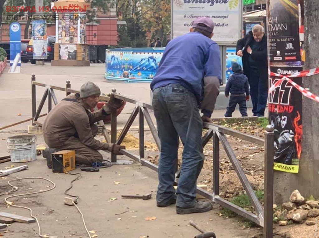 Один из парков в Одессе ограждают от автохамов