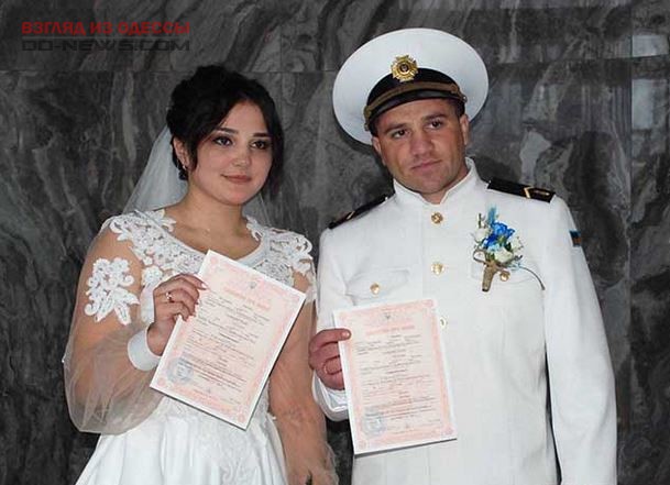 Освобожденный из плена одесский моряк на выходных женился