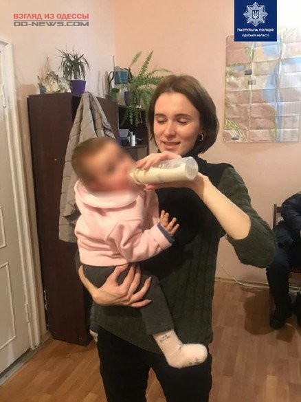В Одессе мать бросила ребенка на полицию и ушла в неизвестном направлении