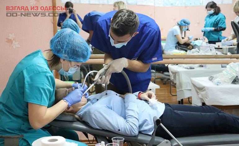 Школу в Одесской области посетили стоматологи-волонтеры