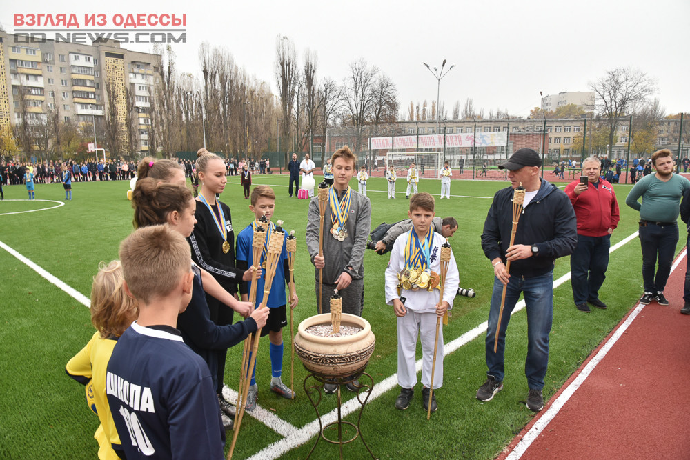 В Одессе прошло торжественное открытие обновленного стадиона