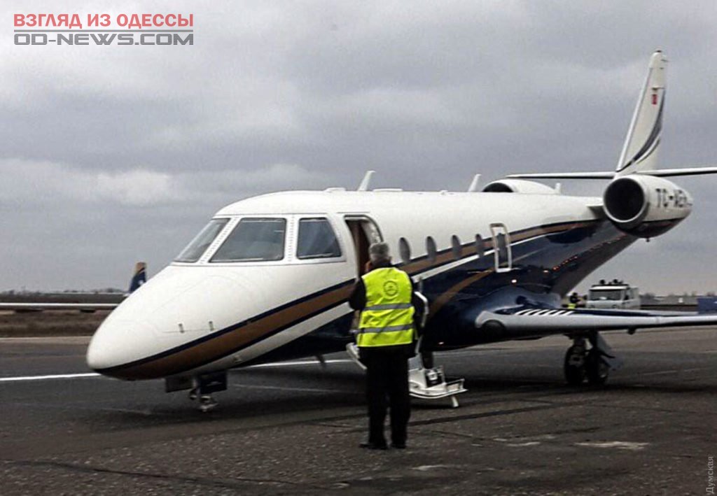 В Одесском аэропорту из-за частного самолета произошла заминка рейсов
