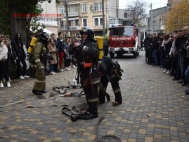 В Одессе студентов обучали поведению в случае пожара