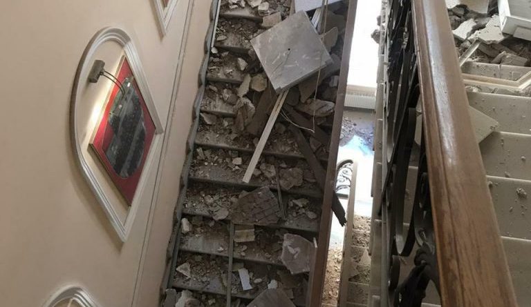 В центре Одессы на полицейских рухнул потолок