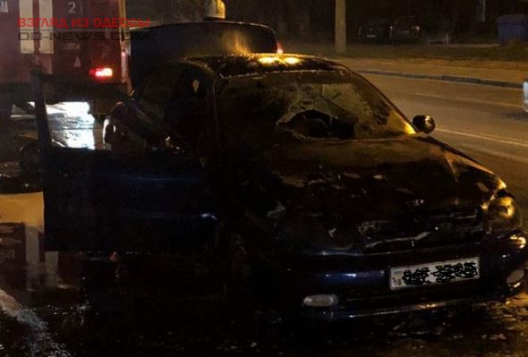 В Одессе прямо на ходу загорелся автомобиль