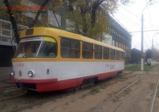 В Одессе трамвай протаранил свою же автовышку