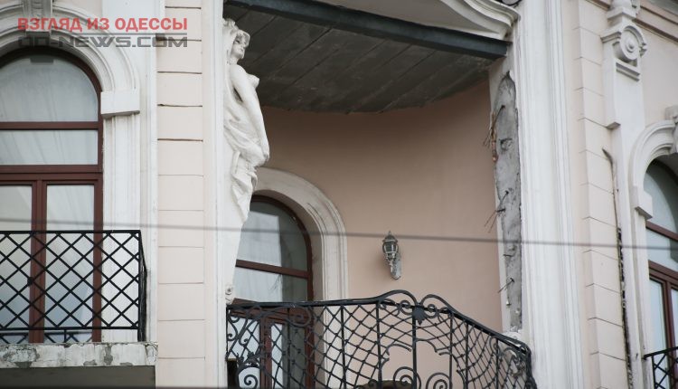 В Одессе обвалившаяся с фасада здания фигура будет восстановлена