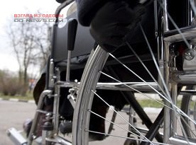 В Одессе полицейские пришли на помощь мужчине в инвалидном кресле