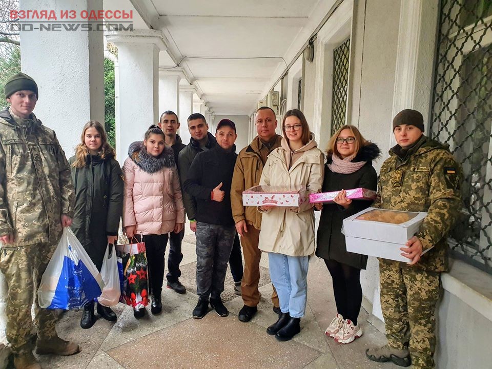 Одесские школьники проведали военных, находящихся в госпитале
