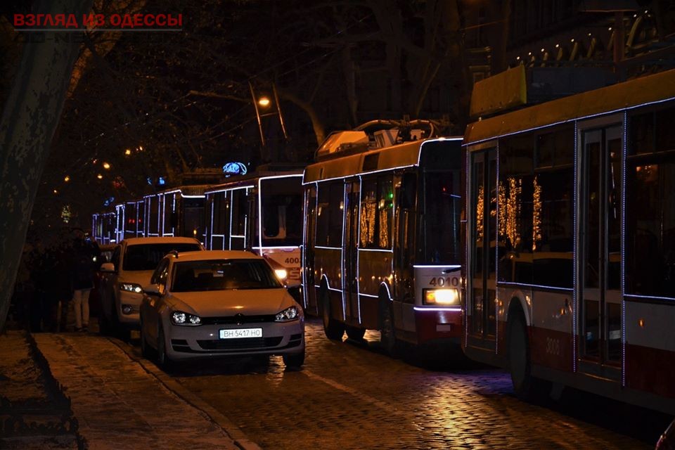 По Одессе в День Святого Николая проедут празднично украшенные троллейбусы