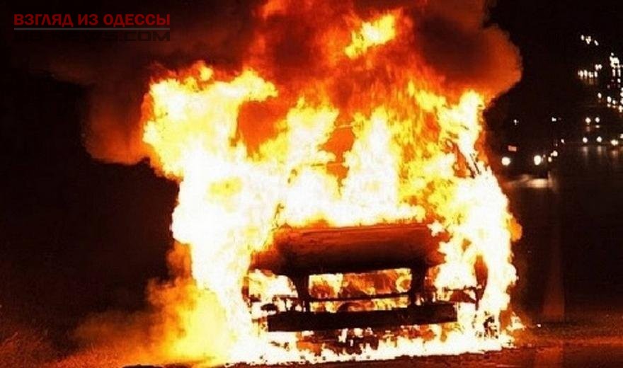 В Одессе сгорели сразу два автомобиля