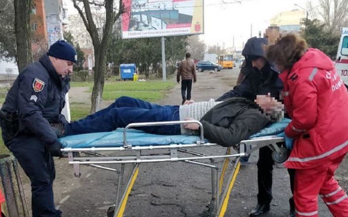 В спальном районе Одессы патрульная полиция помогла одесситу с больным сердцем