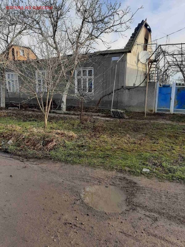 Под Одессой собирают помощь для пожилой учительницы, дом которой пострадал при пожаре