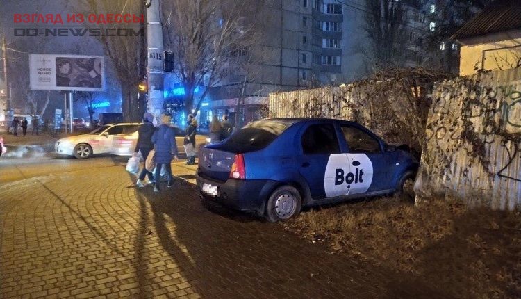 В Одессе таксист попал в ДТП: подробности