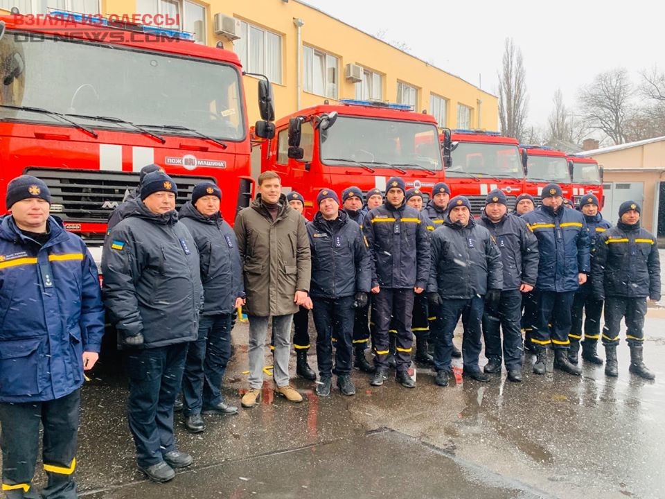 В Одессе спасателям торжественно вручили новую современную спецтехнику