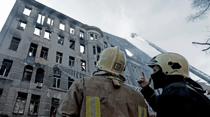 Появились новые фотографии выгоревшего здания внутри одесского колледжа