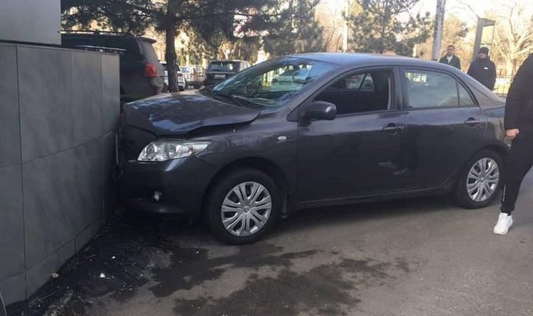 В Одессе автоледи влетев в элитный центр: подробности