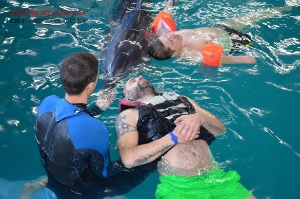 В Одессе проводят дельфинотерапию, направленную на восстановление ветеранов ООС