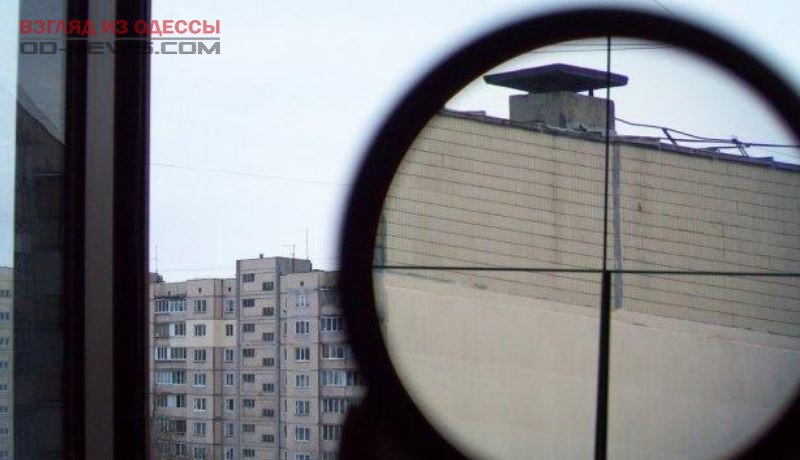 В спальном районе Одессы открыли стрельбу из окон многоэтажного дома