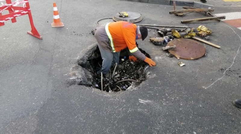 В центре Одессы устранены провалы грунта, на которые указали местные жители