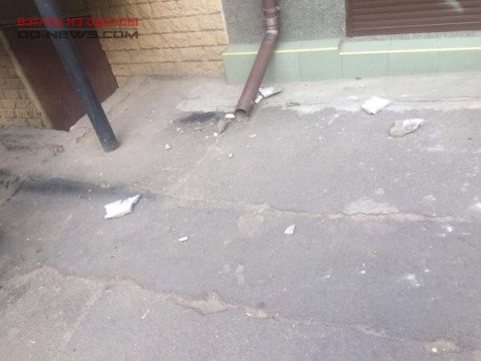 В Одессе женщина пострадала в результате рухнувшего сверху фрагмента балкона