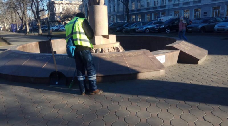 Пока город праздновал в Одессе осквернили ряд памятников